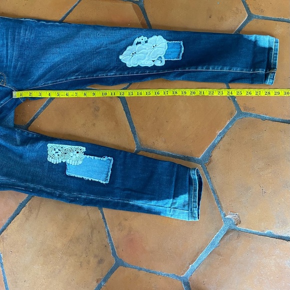 Free People Artisan De Luxe Womens Low Rise Jeans Sz 27 Embroidered Patch Denim - Picture 10 of 10
